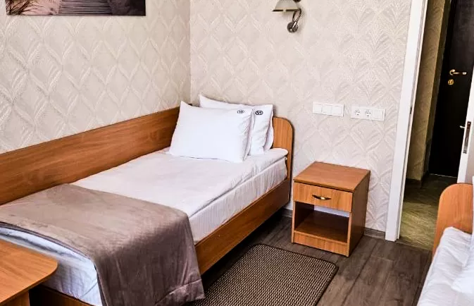 2-местный номер Комфорт в 1 корпусе санатория «Виктория» в г. Ессентуки - фотография