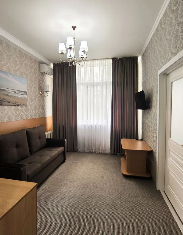 Номер «Джуниор сюит» 2-местный 2-комнатный в 1 корпусе санатория «Виктория» в г. Ессентуки - фотография