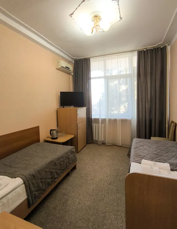 Номер 2-местный 1-комнатный 2 категории в 1 корпусе санатория «Виктория» в г. Ессентуки - фотография