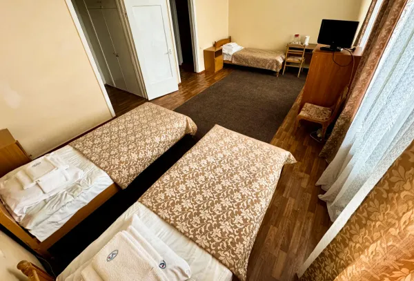 Номер 3-местный в 3 корпусе санатория «Виктория» в г. Ессентуки - фотография