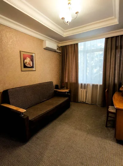 Номер 2-местный 2-комнатный 1 категории в 1 корпусе санатория «Виктория» в г. Ессентуки - фотография