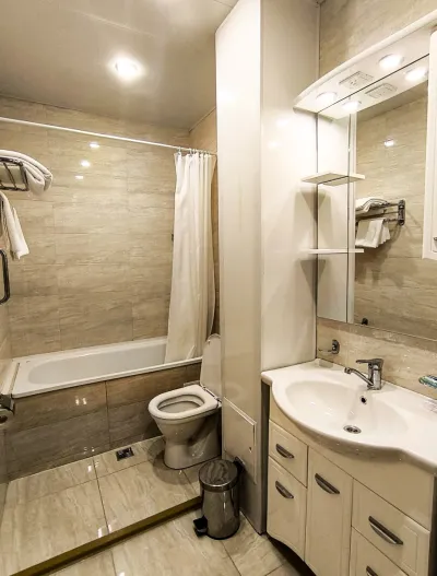 Номер 2-местный 2-комнатный 1 категории в 1 корпусе санатория «Виктория» в г. Ессентуки - фотография