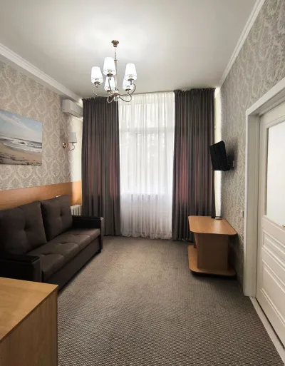 Номер «Джуниор сюит» 2-местный 2-комнатный в 1 корпусе санатория «Виктория» в г. Ессентуки - фотография
