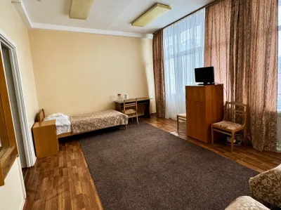 Номер 3-местный в 3 корпусе санатория «Виктория» в г. Ессентуки - фотография